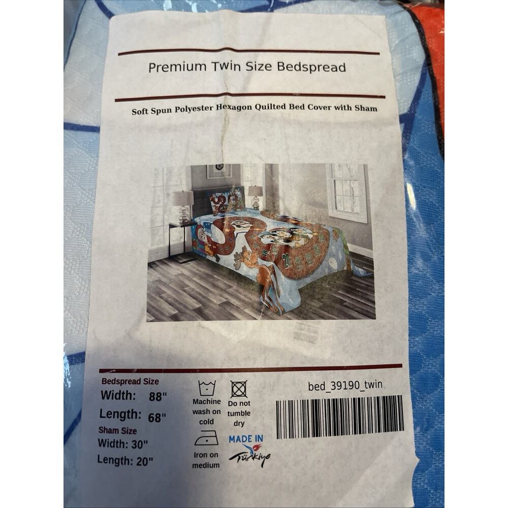 Premium Twin Size Bedspread With Santa And Crew